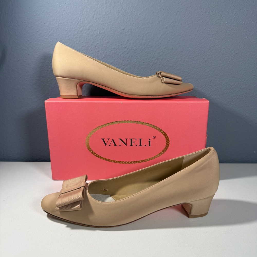 Vaneli Austine Champagne Fabric Bow Pumps Low Block Heel Shoes Womens 9.5 S - Picture 2 of 6
